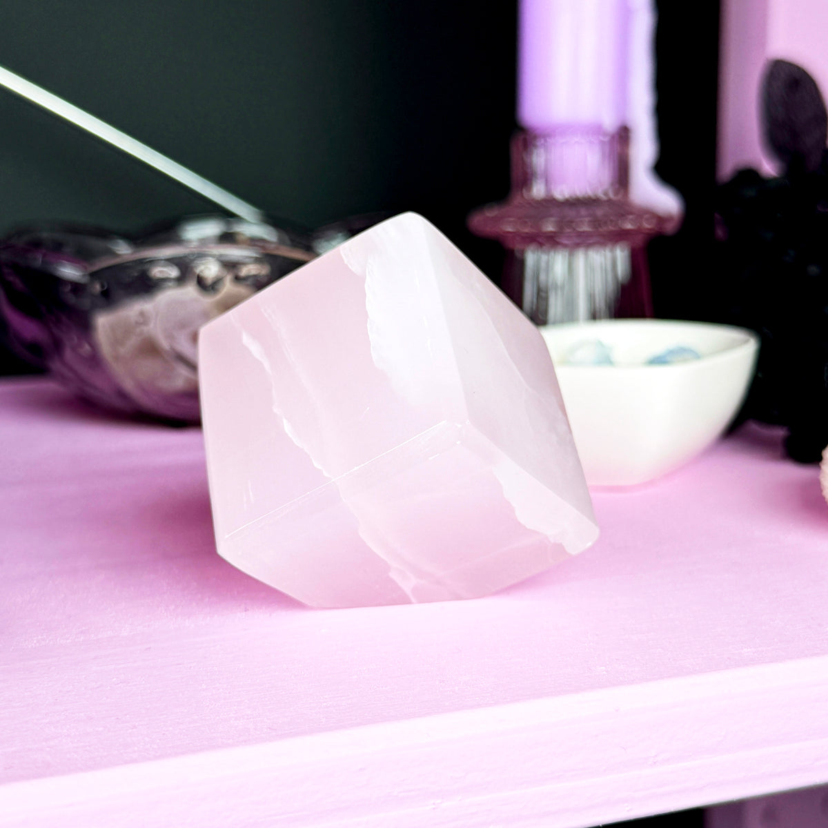 Mangano Calcite Sugar Cube (UV reactive!)